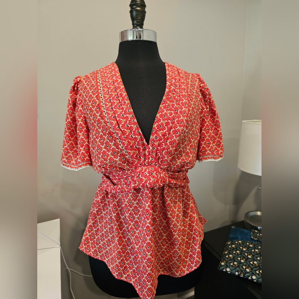 Max Studio Womens Red Flower Patterned V-neck Peplum Blouse, Lantern Sleeves, M